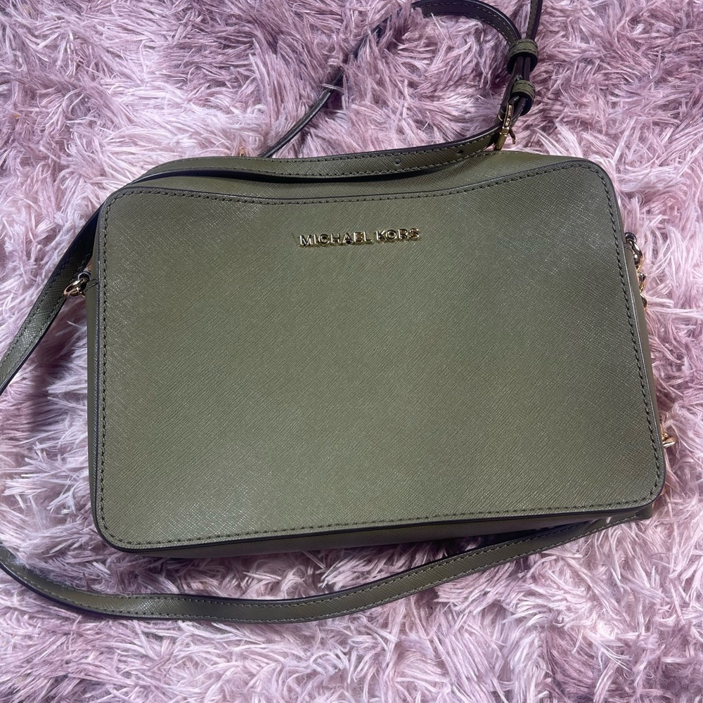 Michael Kors Jet Set Large East West Olive Leather Crossbody Handbag Purse - Picture 3 of 6